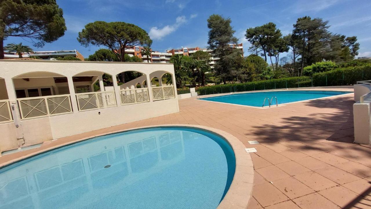 Charmant Appartement Avec Terrasse, Jardin Privatif Et Piscine A Cannes Exterior photo