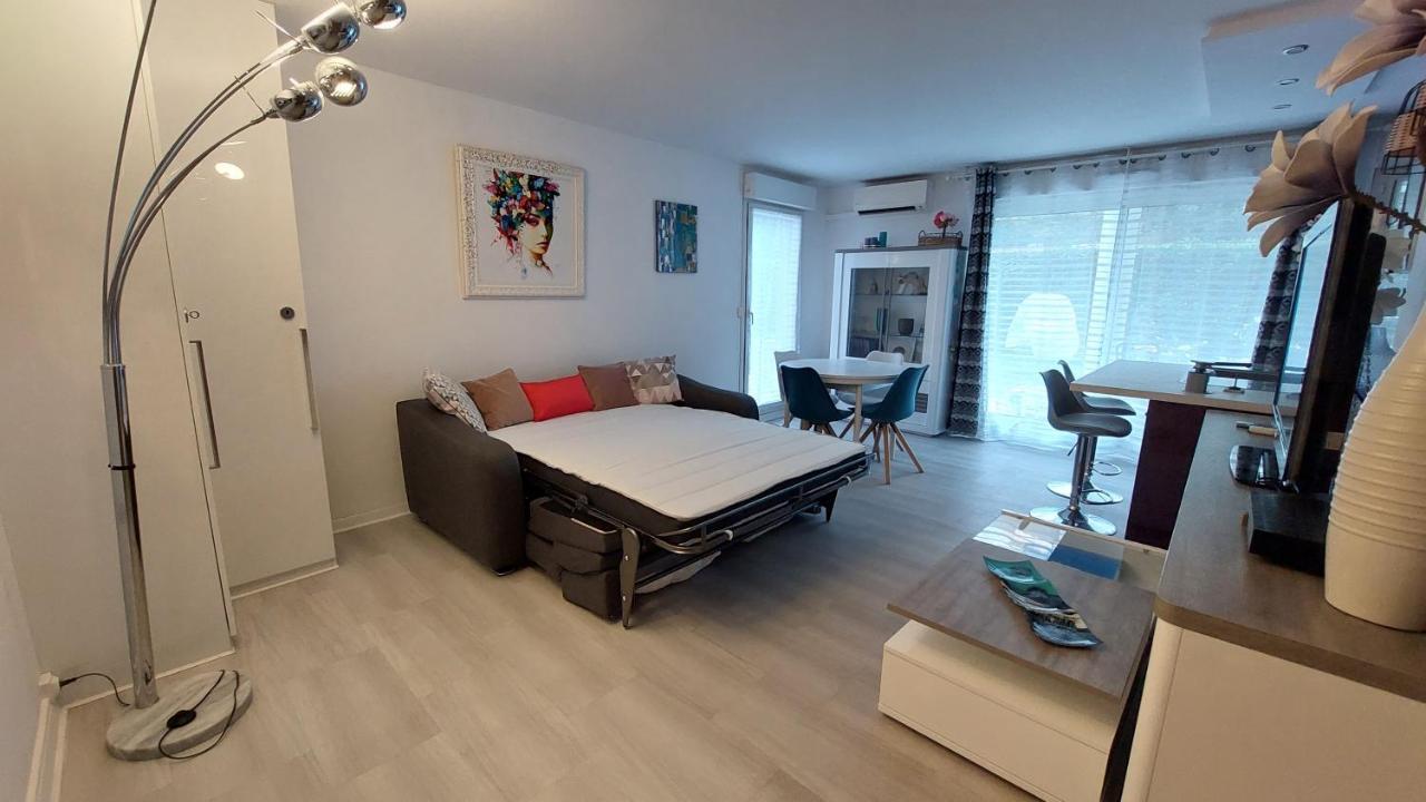 Charmant Appartement Avec Terrasse, Jardin Privatif Et Piscine A Cannes Exterior photo