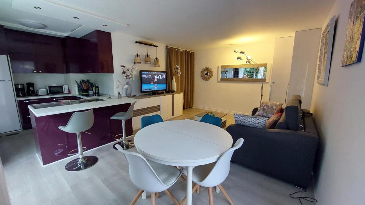 Charmant Appartement Avec Terrasse, Jardin Privatif Et Piscine A Cannes Exterior photo