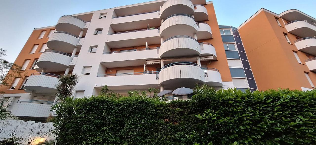 Charmant Appartement Avec Terrasse, Jardin Privatif Et Piscine A Cannes Exterior photo