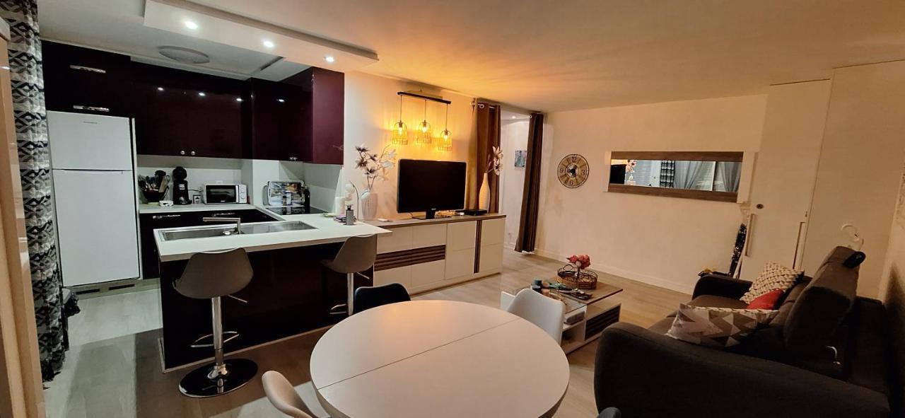 Charmant Appartement Avec Terrasse, Jardin Privatif Et Piscine A Cannes Exterior photo